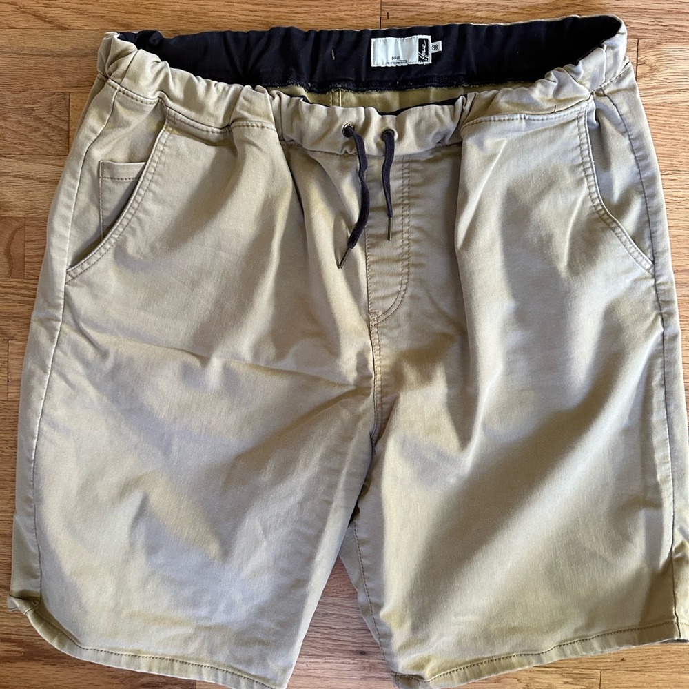 Howe Kaki draw string shorts. Size 38W